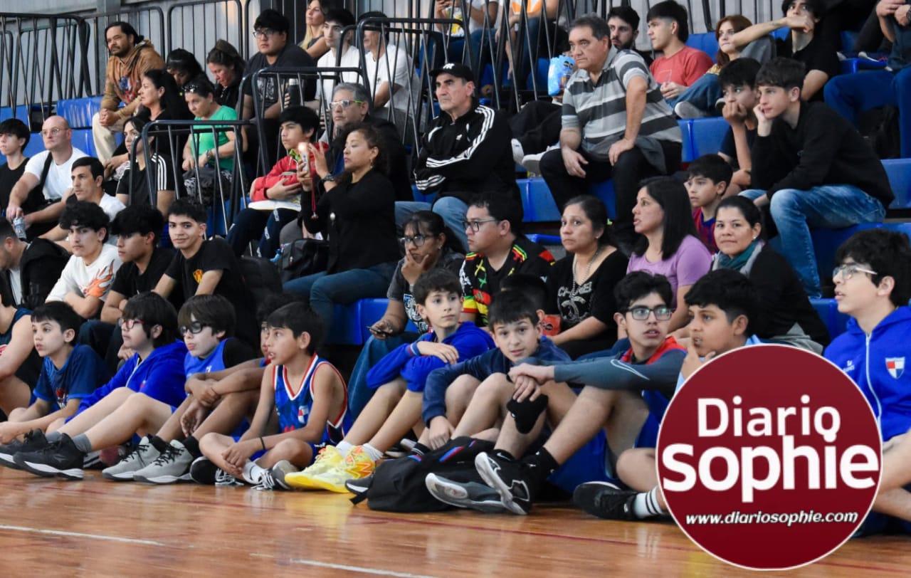 EL EX BASQUETBOLISTA WALTER HERRMANN BRINDÓ  UNA CHARLA SOBRE RESILIENCIA EN EL JAIME ZAPATA