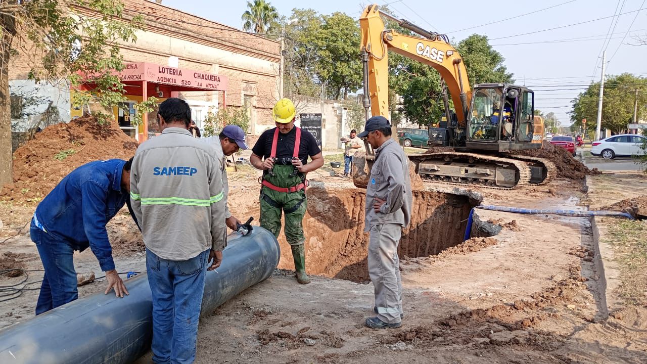 VILLA ÁNGELA: SE INICIARON LOS TRABAJOS PARA REPARAR CAÑO COLECTOR DE CLOACAS