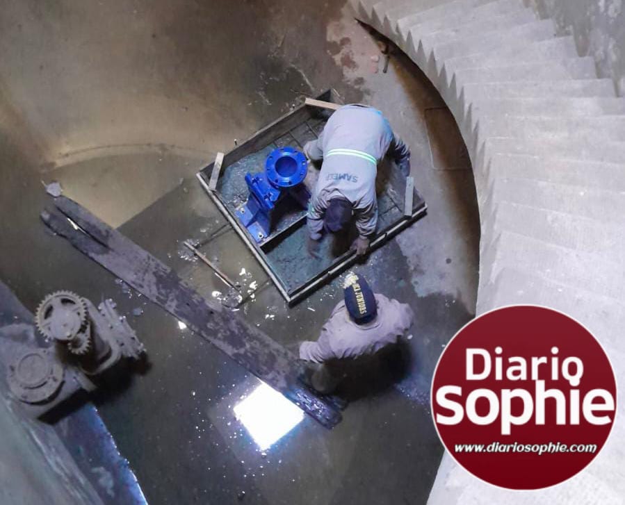 SÁENZ PEÑA: SAMEEP ACONDICIONA POZO CLOACAL PARA LA INSTALACIÓN DE NUEVAS BOMBAS QUE ALIVIARÁN EL SISTEMA EN LA ZONA