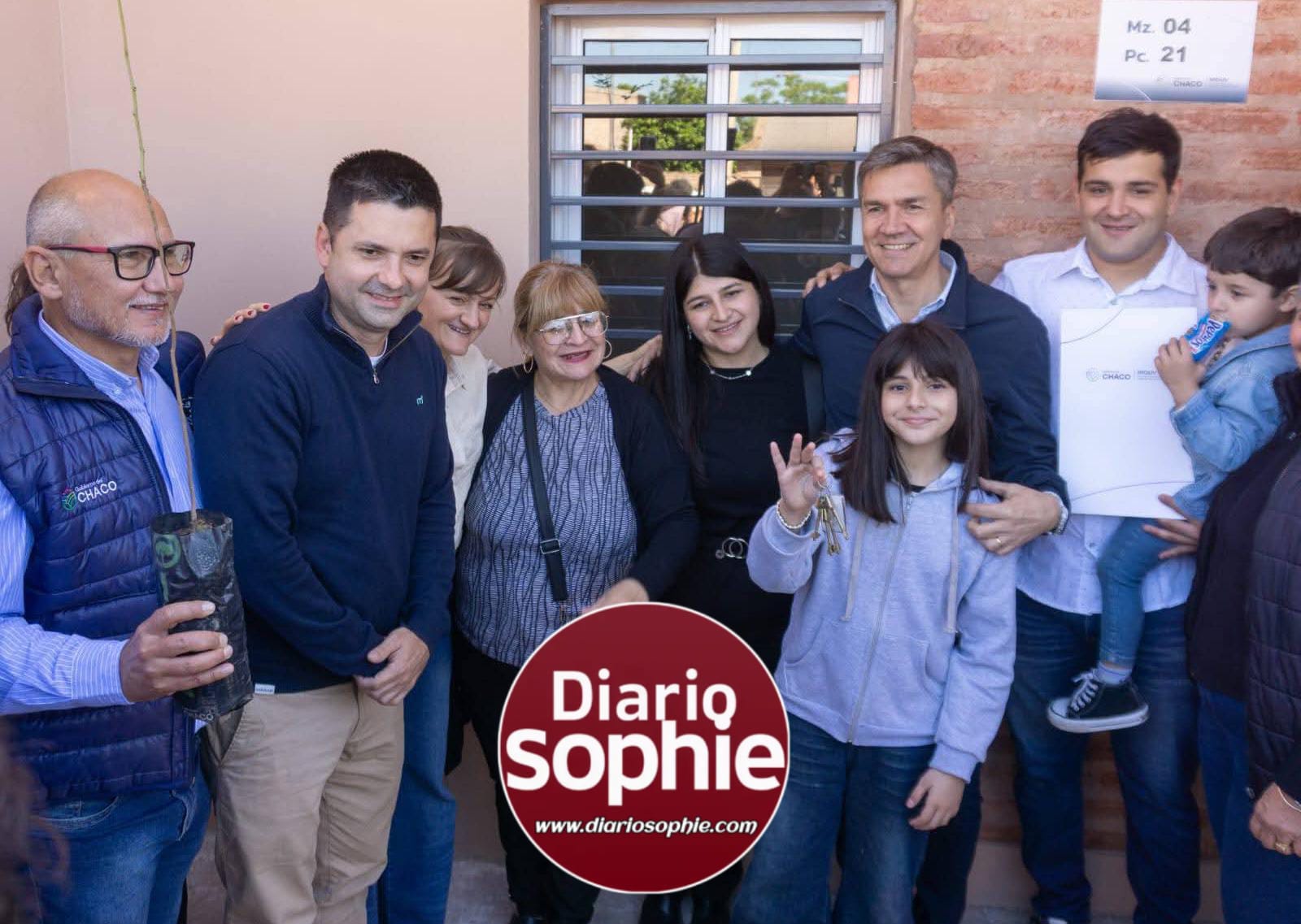 ENTREGA DE VIVIENDAS Y EQUIPAMIENTO POLICIAL EN SÁENZ PEÑA