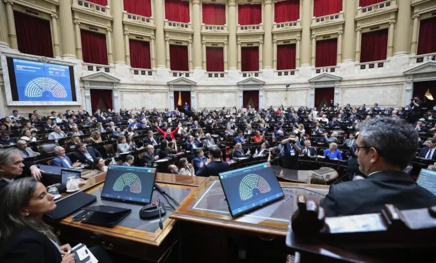 MILEI GANA TIEMPO ANTE LA DIVISIÓN DE LA OPOSICIÓN