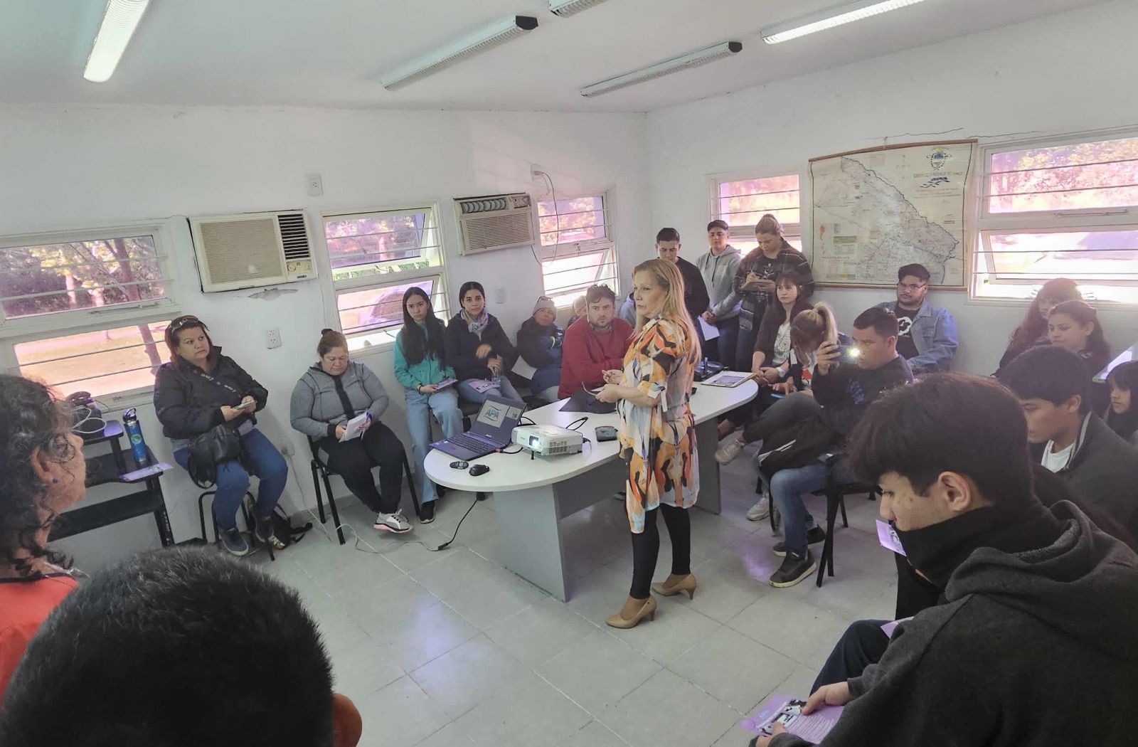 ESTUDIANTES DE BARRANQUERAS VISITARON EL LABORATORIO DE AGUAS DE APA