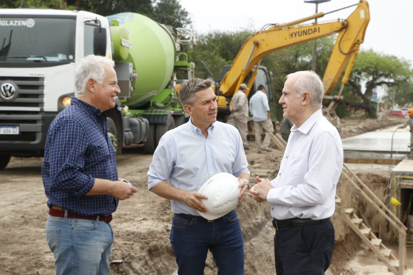 EL GOBERNADOR ZDERO AVANZA CON LA OBRA DE PAVIMENTACIÓN DE LA AVENIDA CORONEL FALCÓN