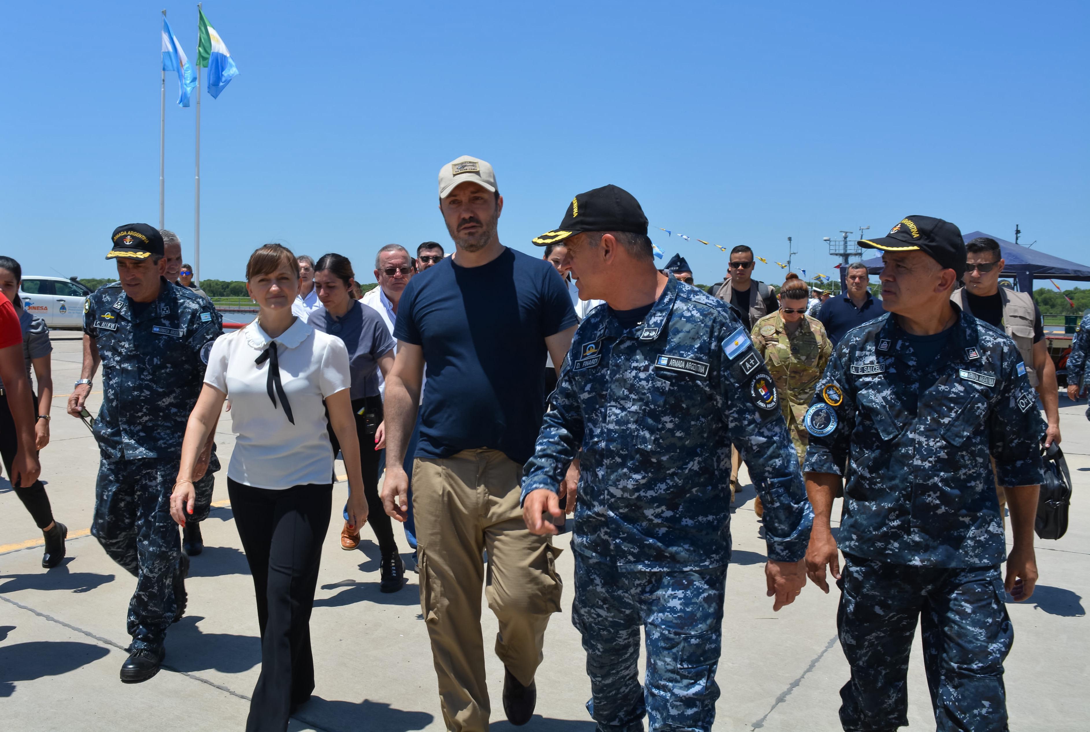 PUERTO LAS PALMAS: SCHNEIDER Y EL MINISTRO NACIONAL PETRI ACOMPAÑARON LA CAMPAÑA SOCIO SANITARIA FLUVIAL 2024