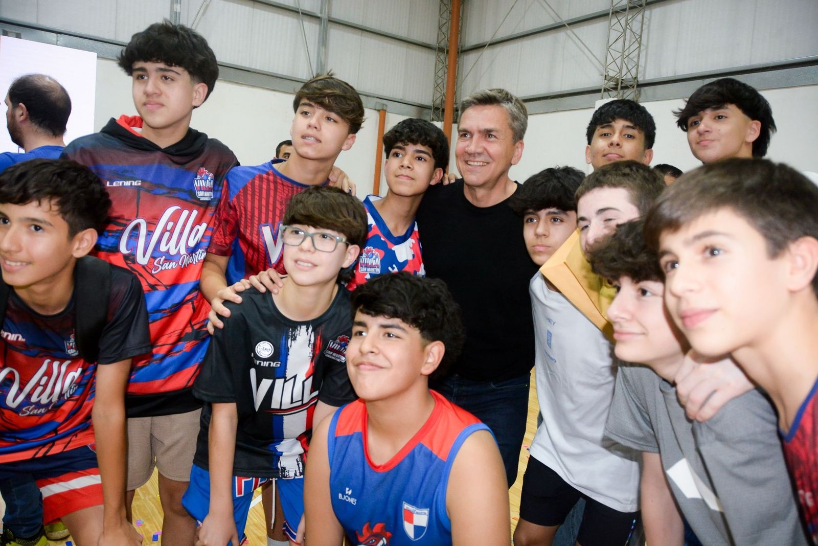 EL GOBERNADOR ZDERO INAUGURÓ LAS OBRAS DE REFACCIÓN Y AMPLIACIÓN DEL CLUB VILLA SAN MARTÍN.