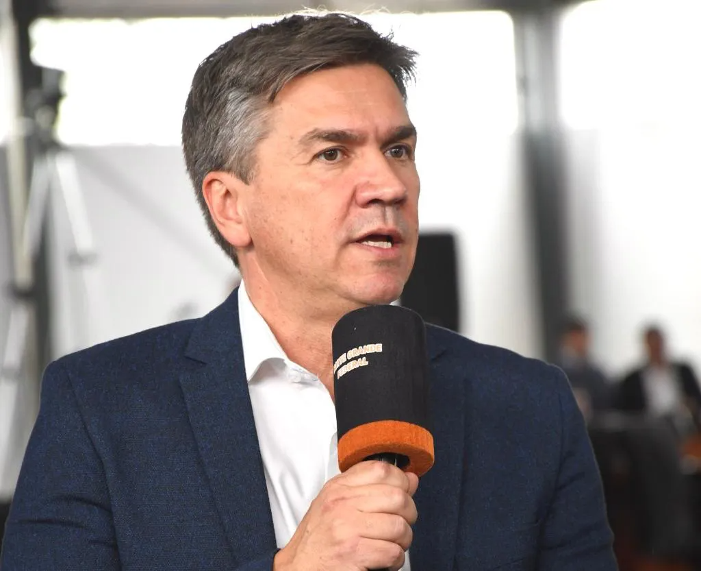 ZDERO REPUDIÓ EL ESCÁNDALO EN LA AUDIENCIA: