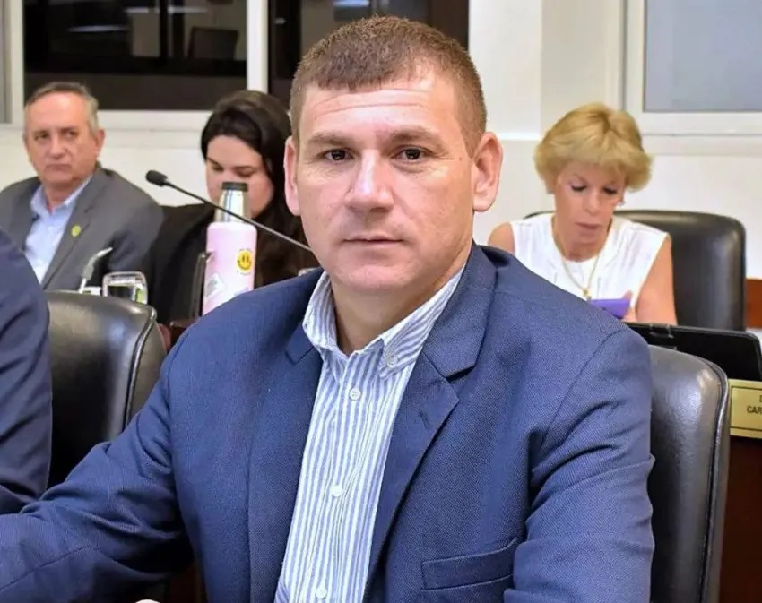 EN DEFENSA DE SAMEEP: LAZZARINI CUESTIONÓ A PÍO SANDER POR ADJUDICARSE OBRAS PROVINCIALES