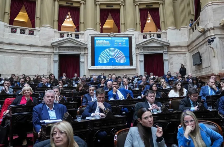 EL GOBIERNO FRENÓ LA LEY QUE LIMITA LOS DNU Y GANA TIEMPO EN EL CONGRESO HASTA DICIEMBRE