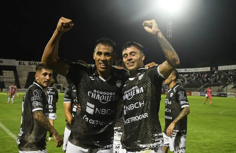 SIETE JUGADORES SE DESVINCULARON DE CHACO FOR EVER, INCLUYENDO AL GOLEADOR MATÍAS ROMERO.