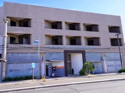 DESMIENTEN RUMORES DE SUPUESTO DESALOJO EN LA MUNICIPALIDAD DE BARRANQUERAS..