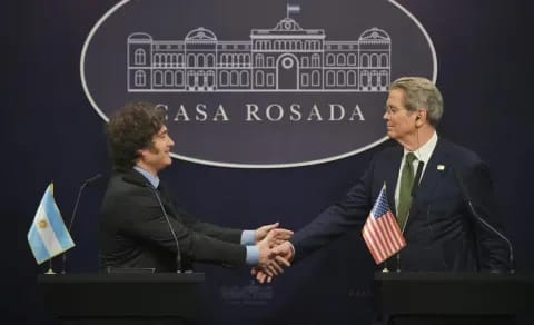 EE.UU. VUELVE A COMPRAR PESOS ARGENTINOS: BESSENT CONFIRMA EL RESPALDO FINANCIERO. .