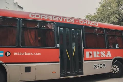 FÉRREO GOLPE AL BOLSILLO: EL PASAJE DE COLECTIVO CORRIENTES-CHACO SUBIRÁ A 1890 EN NOVIEMBRE Y EL GASTO MENSUAL SERÁ SUPERIOR A 63.800.