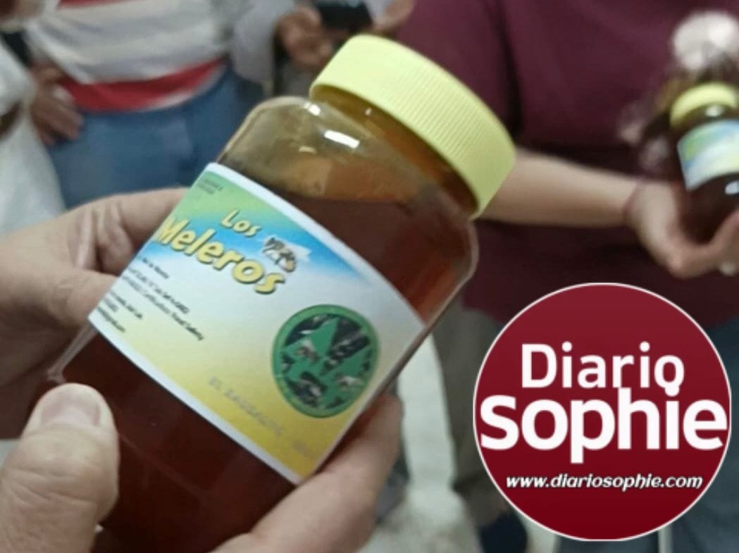 EL SAUZALITO: “LOS MELEROS” RECIBIERON UN VEHÍCULO PARA FORTALECER EL TRABAJO Y LA COMERCIALIZACIÓN DE MIEL ORGÁNICA.