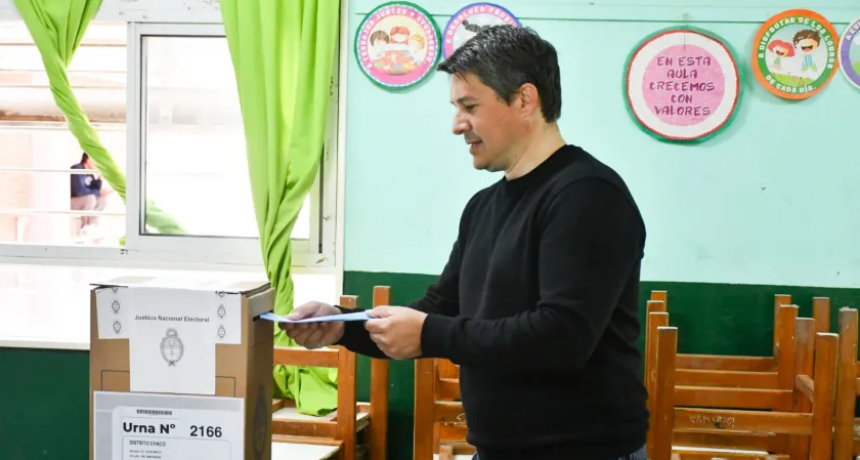JUAN MANUEL GARCÍA VOTÓ EN MACHAGAI Y DESTACÓ EL BUEN DESARROLLO DE LA JORNADA ELECTORAL