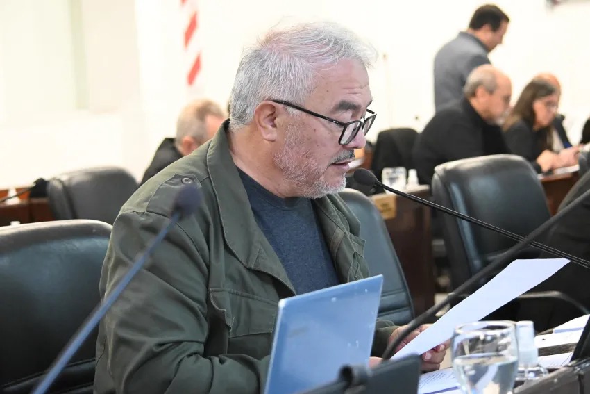 SAMUEL VARGAS CRUZÓ A CAPITANICH: 