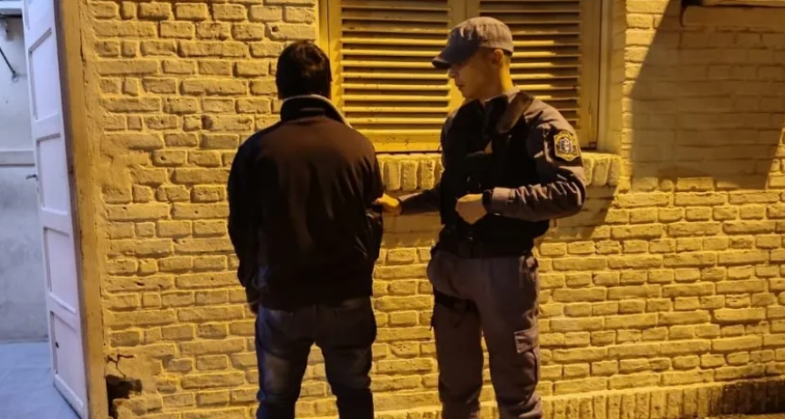 DETUVIERON A UN HOMBRE ACUSADO DE ABUSAR DE UNA NIÑA DE 10 AÑOS CUANDO INTENTABA FUGARSE