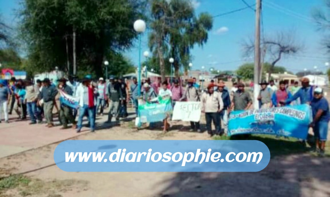 Acampe del Frente Nacional Campesino en la localidad de Fuerte Esperanza.