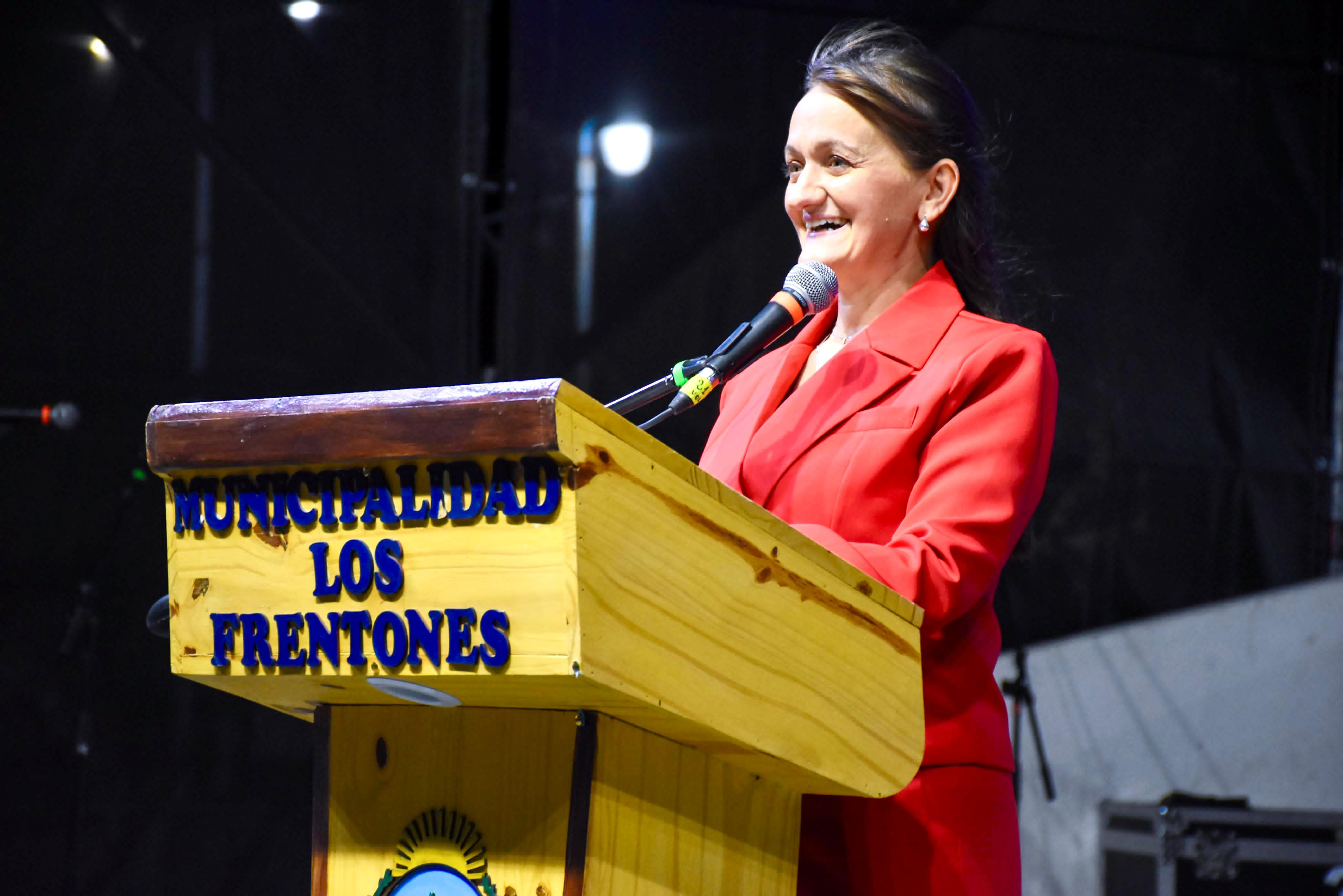 90 AÑOS DE LOS FRENTONES: LA VICEGOBERNADORA SCHNEIDER PRESIDIÓ EL ACTO ANIVERSARIO CON IMPORTANTES OBRAS PARA LA COMUNIDAD