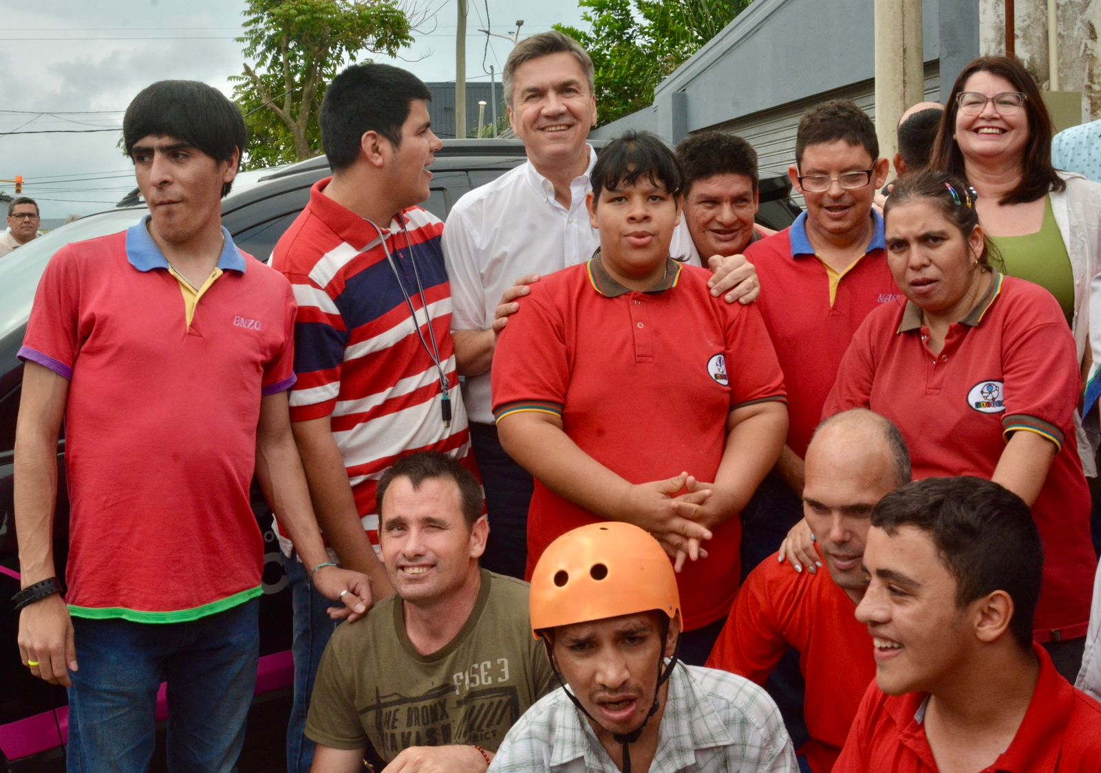 ARTICULANDO CON LAS INSTITUCIONES: EL GOBERNADOR ZDERO ENTREGÓ UN VEHÍCULO AL CAIDIN EN JUAN JOSÉ CASTELLI