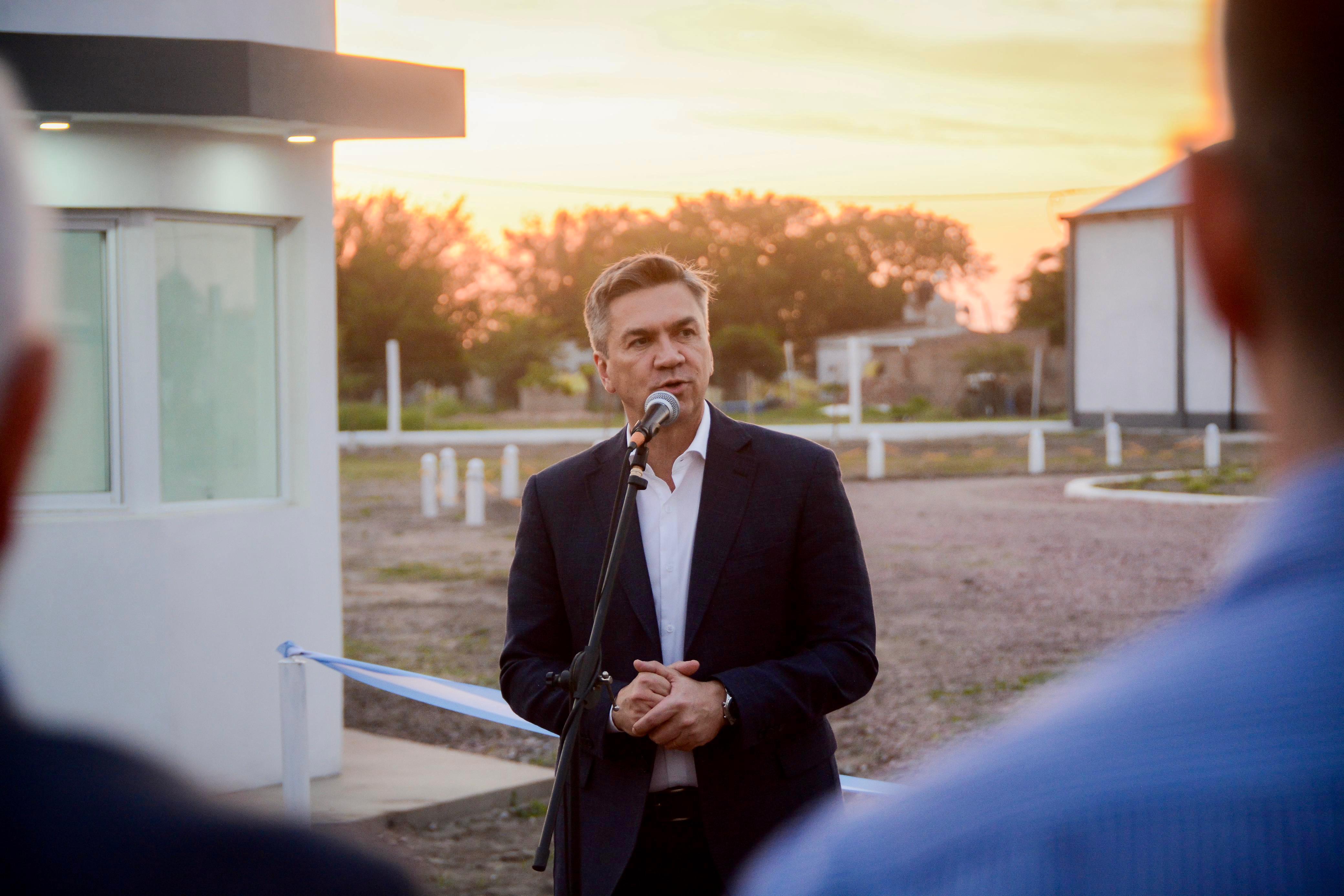 DU GRATY: EL GOBERNADOR ZDERO INAUGURÓ LA FARMACIA SOCIAL DEL INSSSEP, LA COMISARÍA LOCAL Y EL CORRALÓN MUNICIPAL