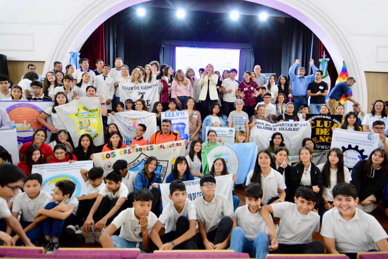 ESTUDIANTES DE 30 CLUBES DE CIENCIA VIVIERON LA EXPERIENCIA DE SER “CIENTÍFICOS POR UN DÍA”