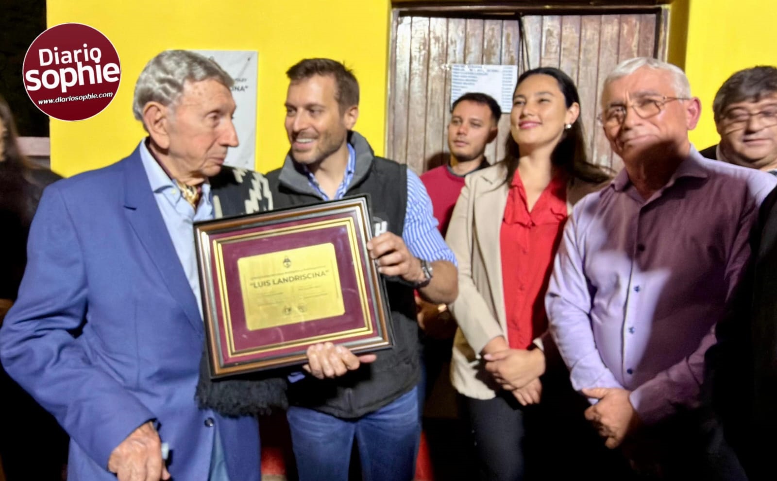 DE  LA FIRMA A LA REALIDAD: MESÓN DE FIERRO YA CUENTA CON UNA NUEVA CANCHA DE VÓLEY EN EL CLUB SPORTIVO NECOCHEA.