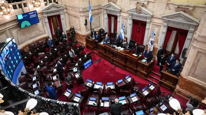 SENADO: LA OPOSICIÓN AVANZÓ CON LA LEY QUE LIMITA LOS DNU Y DEFINIRÁ EL RECINTO