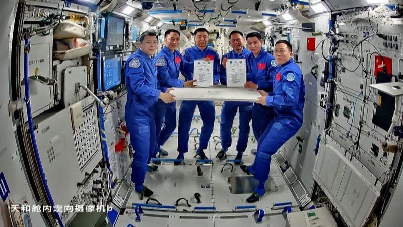 RETRASAN REGRESO A LA TIERRA DE ASTRONAUTAS CHINOS POR TEMOR A DAÑOS EN LA NAVE