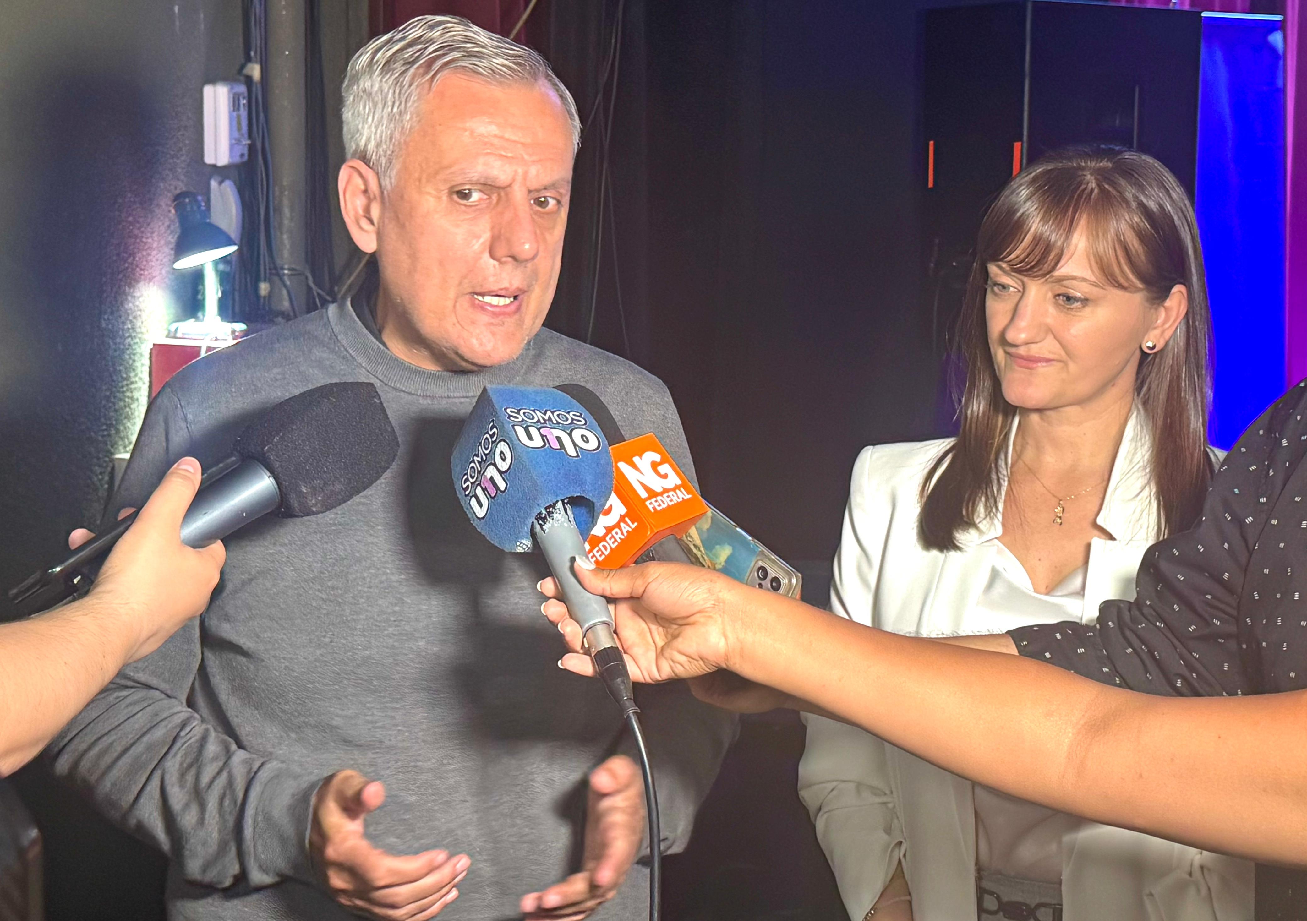 SILVANA SCHNEIDER ACOMPAÑÓ LA CHARLA MOTIVACIONAL DE BERNARDO STAMATEAS EN RESISTENCIA