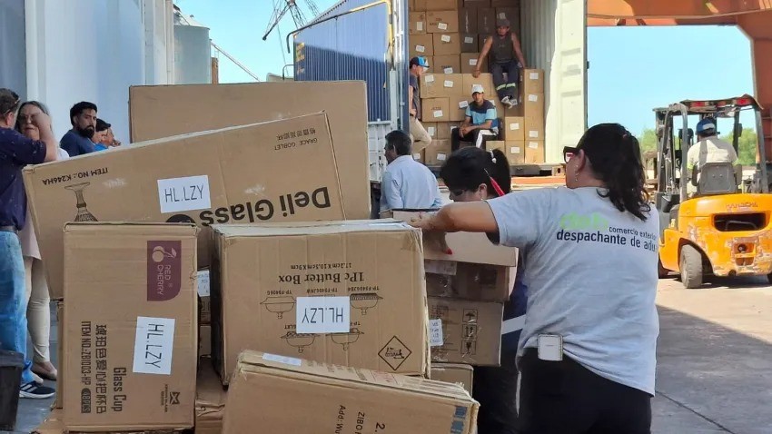 EL PUERTO DE BARRANQUERAS RECIBIÓ MAQUINARIA CLAVE PARA UNA PYME CHAQUEÑA