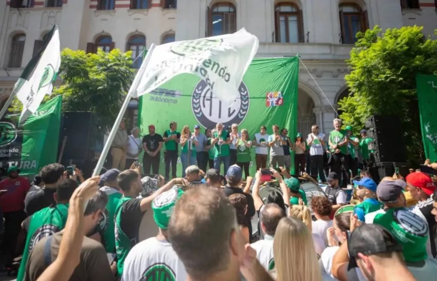 PARO DE ESTATALES POR LA REFORMA LABORAL: EL GOBIERNO DESCONTARÁ EL DÍA A LOS QUE ADHIERAN