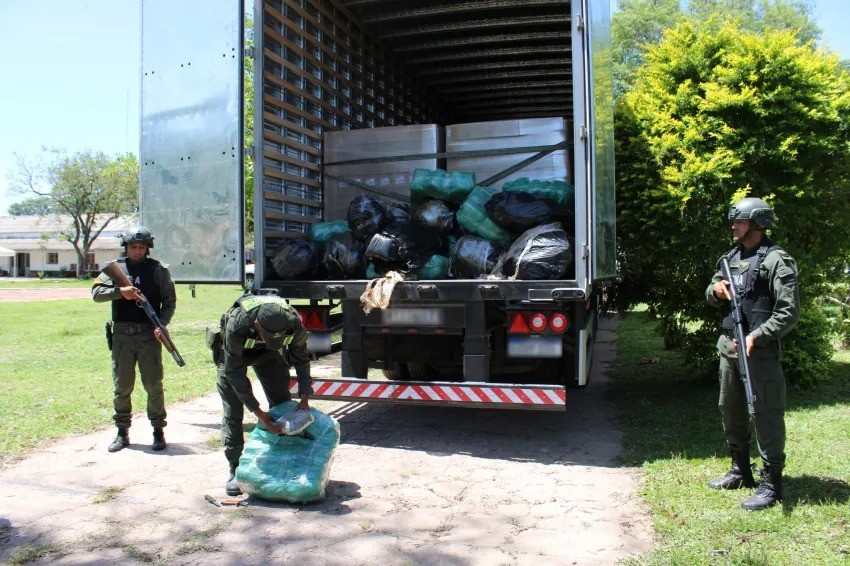 UN CAMIONERO FUE DETENIDO EN LAPACHITO CON MÁS DE 300 KILOS DE MARIHUANA