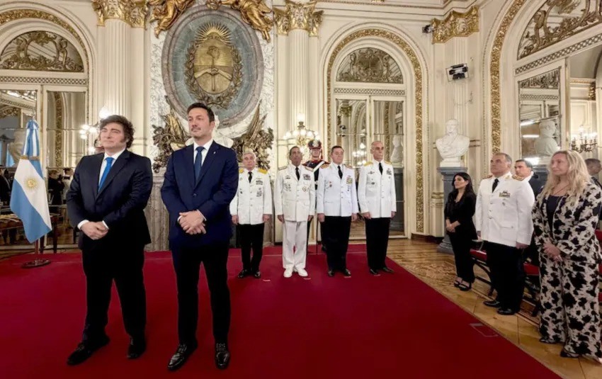 JAVIER MILEI PRESIDIÓ LA CEREMONIA DE ENTREGA DE SABLES Y ASCENSOS A LAS FUERZAS ARMADAS