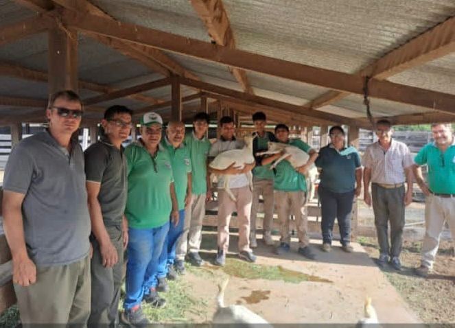 TACO POZO: EL PROGANO ENTREGÓ NÚCLEOS GENÉTICOS CAPRINOS A LA ESCUELA AGROPECUARIA