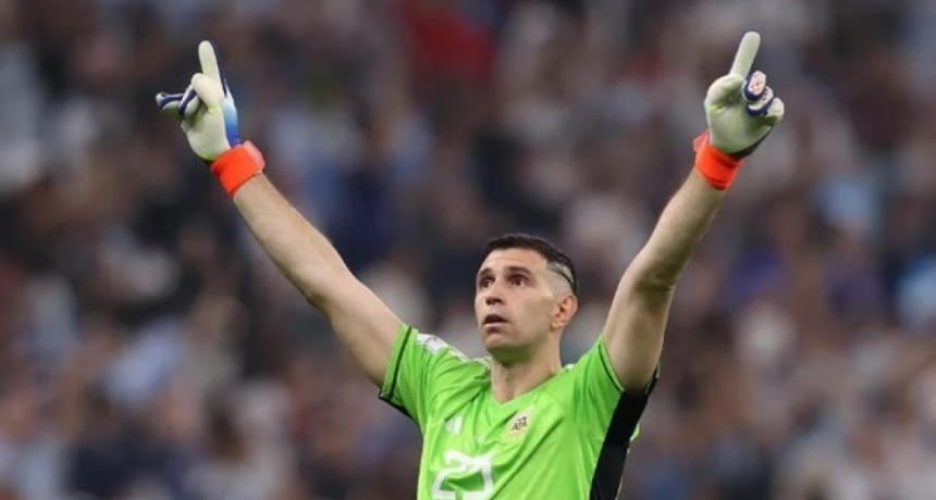 DIBU MARTÍNEZ BUSCARÁ SU TERCER PREMIO THE BEST AL MEJOR ARQUERO DEL MUNDO