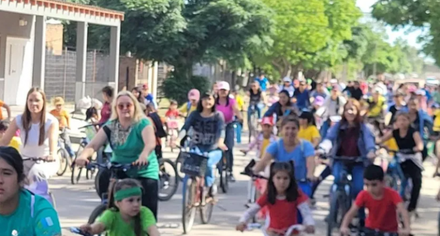 BICICLETEADA SOLIDARIA Y ECOLÓGICA REUNIÓ A MÁS DE 450 ALUMNOS EN PAMPA DEL INFIERNO