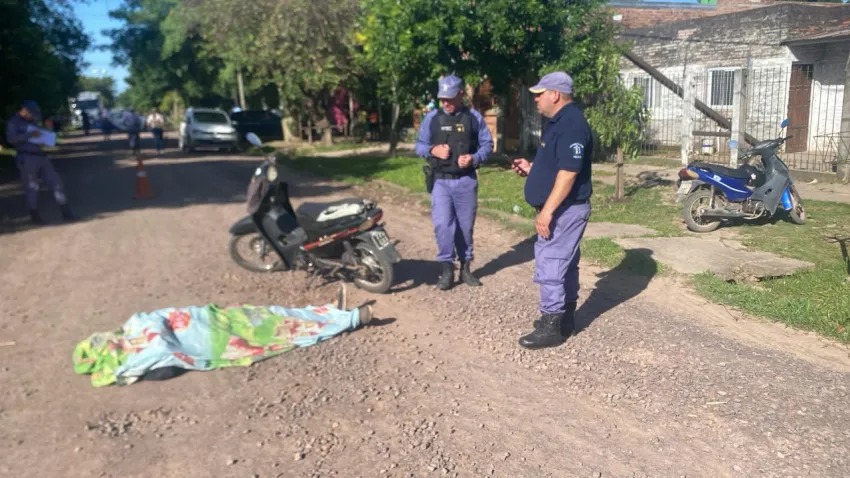 HOMBRE DE 84 AÑOS MURIÓ TRAS CAER DE SU MOTO EN EL BARRIO MARIANO MORENO