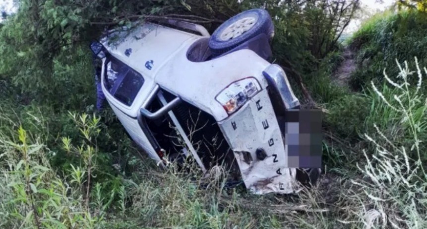 CAMIONETA DESPISTÓ Y VOLCÓ EN RUTA 16 AL INTENTAR ESQUIVAR CABALLOS SUELTOS