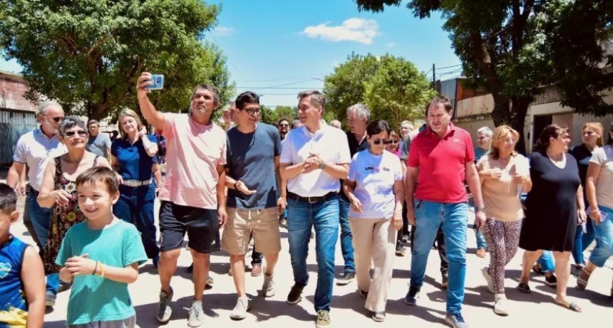 OBRAS DE PAVIMENTACIÓN EN RESISTENCIA: VILLA ELISA SUMA 16 CUADRAS POR ESFUERZO COMPARTIDO