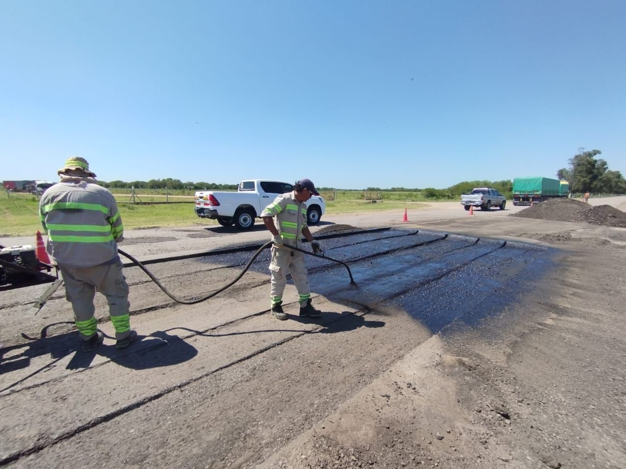 EL GOBIERNO PROVINCIAL TRABAJA EN EL MEJORAMIENTO DE LA RUTA 95 JUNTO A VIALIDAD NACIONAL