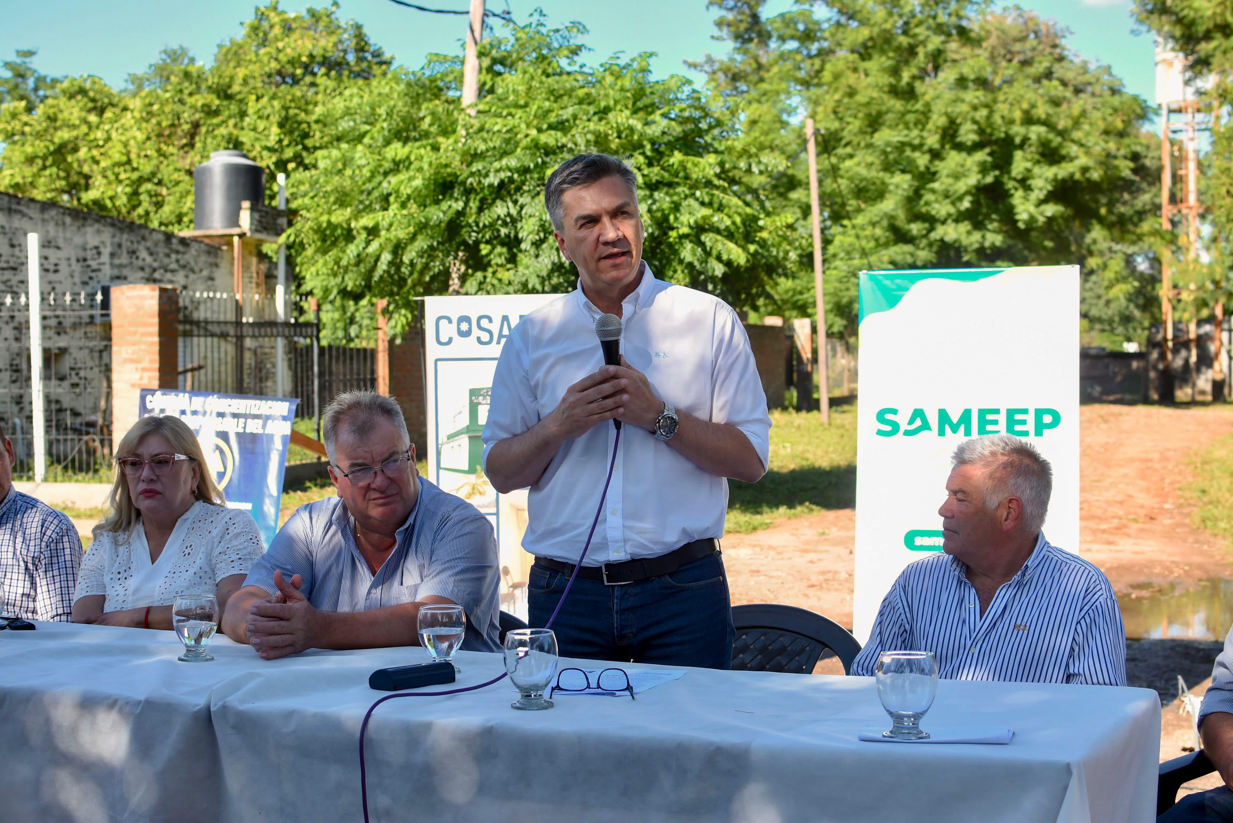 REPARACIÓN HISTÓRICA: EL GOBERNADOR ZDERO ENCABEZÓ LA FIRMA DEL CONVENIO PARA EL INICIO DE LA OBRA DEL ACUEDUCTO ZAPARINQUI- CASTELLI