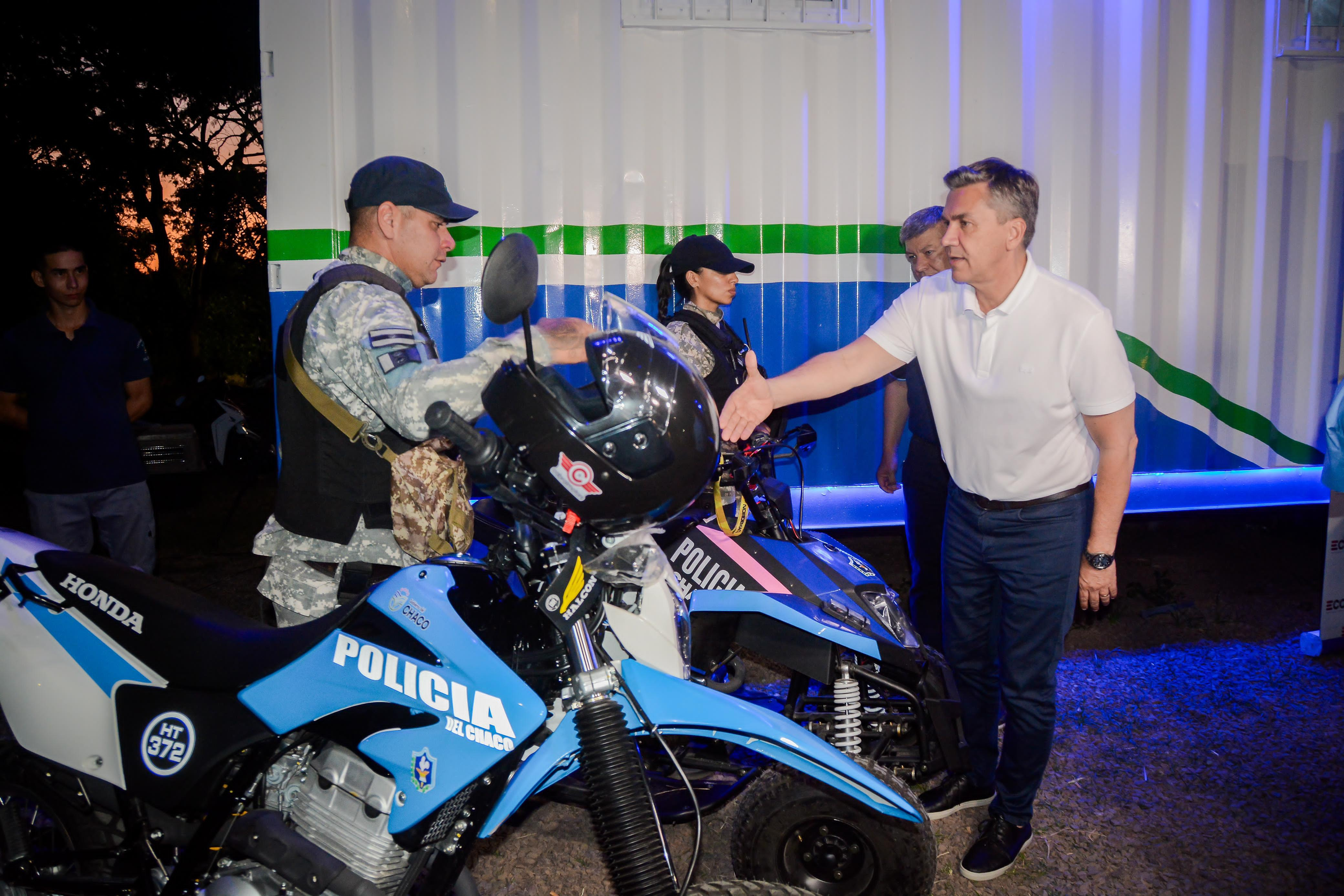 MÁS SEGURIDAD PARA RESISTENCIA: EL GOBERNADOR ZDERO INAUGURÓ UN DESTACAMENTO POLICIAL Y UN CENTRO DE MONITOREO CON 11 CÁMARAS EN EL PARQUE DE LA DEMOCRACIA