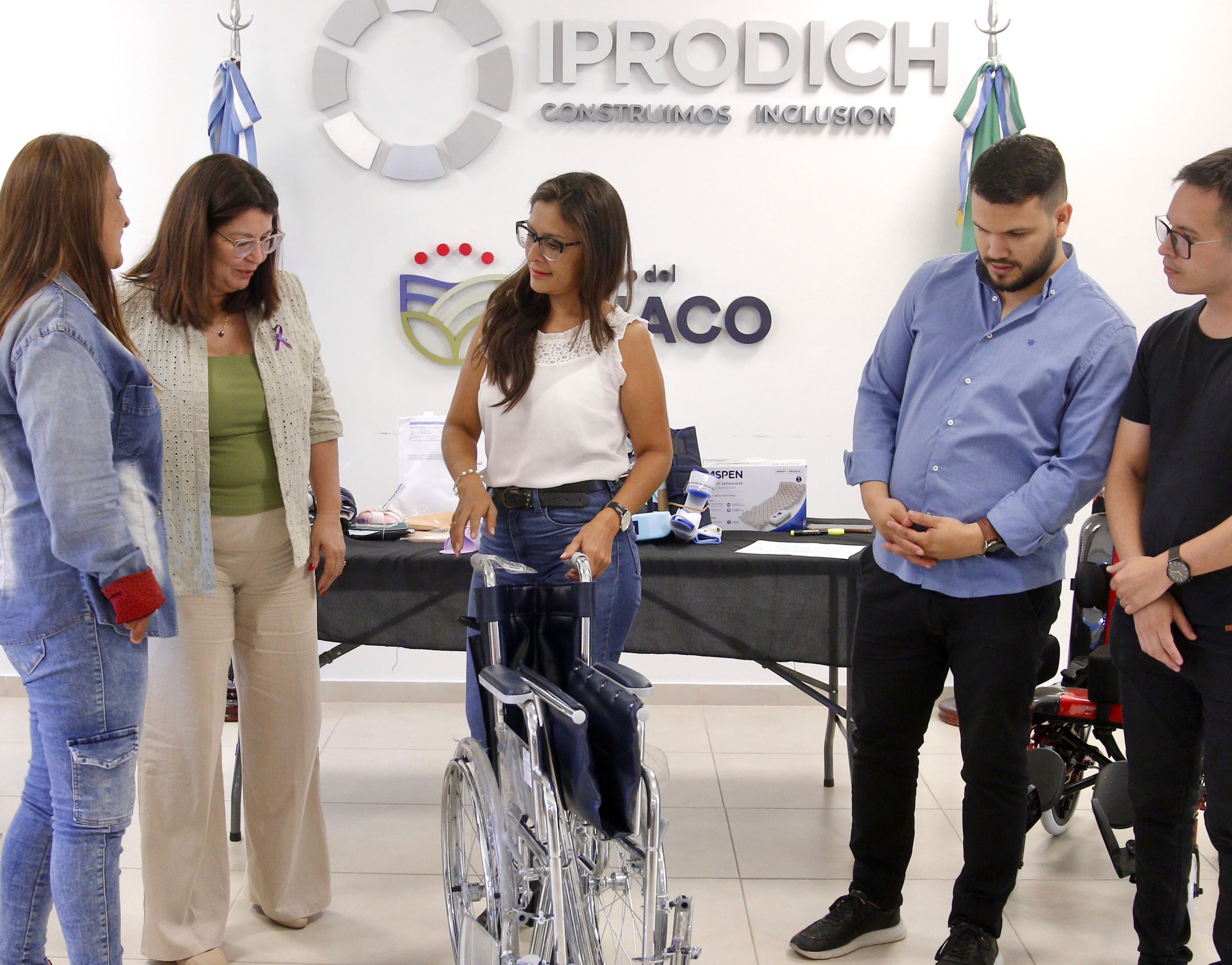 EL IPRODICH ENTREGÓ AYUDAS TÉCNICAS  A BENEFICIARIOS DE RESISTENCIA Y BARRANQUERAS